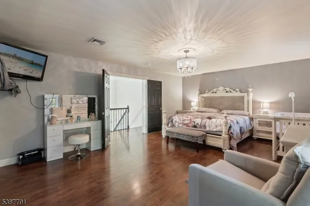 $815,000 | 14 Sabine Lane, Franklin, NJ 07416