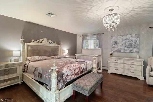 $815,000 | 14 Sabine Lane, Franklin, NJ 07416