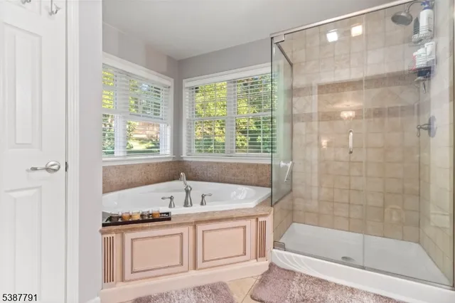 $815,000 | 14 Sabine Lane, Franklin, NJ 07416