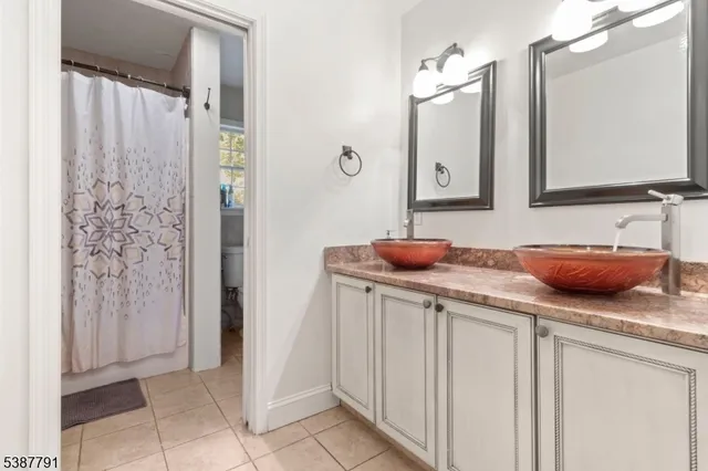 $815,000 | 14 Sabine Lane, Franklin, NJ 07416