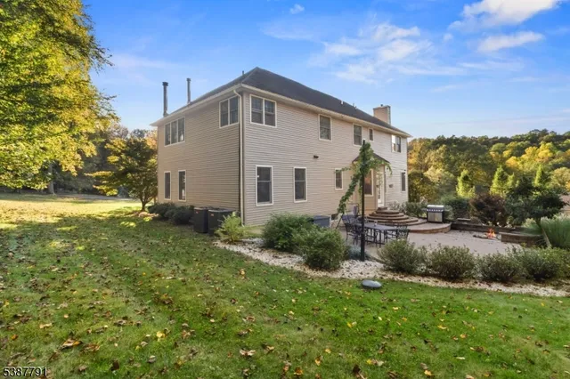 $815,000 | 14 Sabine Lane, Franklin, NJ 07416