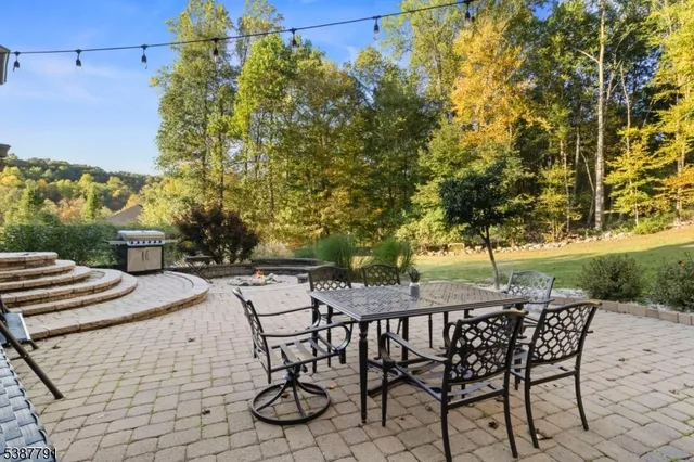 $815,000 | 14 Sabine Lane, Franklin, NJ 07416