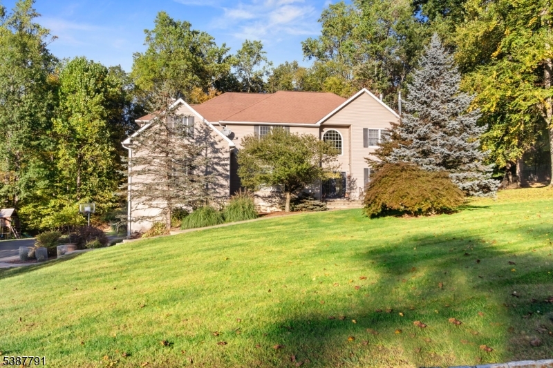 14 Sabine Lane Franklin, NJ 07416 - Photo 4 of 43