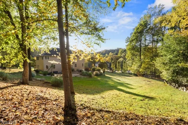 $815,000 | 14 Sabine Lane, Franklin, NJ 07416