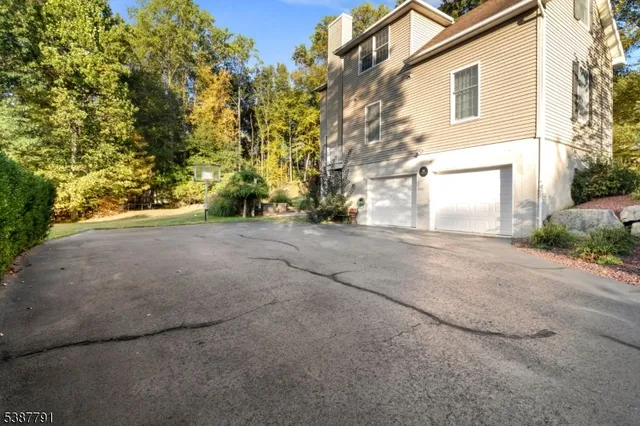 $815,000 | 14 Sabine Lane, Franklin, NJ 07416