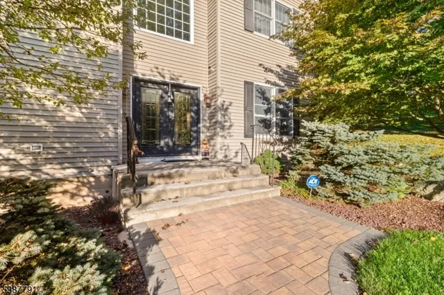 $815,000 | 14 Sabine Lane, Franklin, NJ 07416