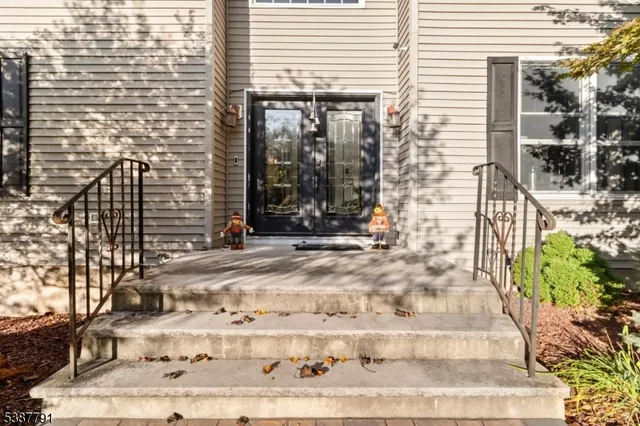 $815,000 | 14 Sabine Lane, Franklin, NJ 07416