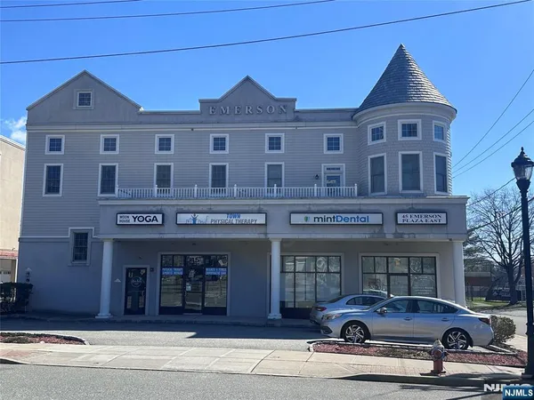 $2,900 | 45 Emerson Plaza West, Emerson, NJ 07630