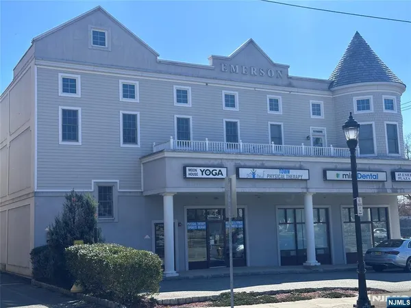 $2,900 | 45 Emerson Plaza West, Emerson, NJ 07630