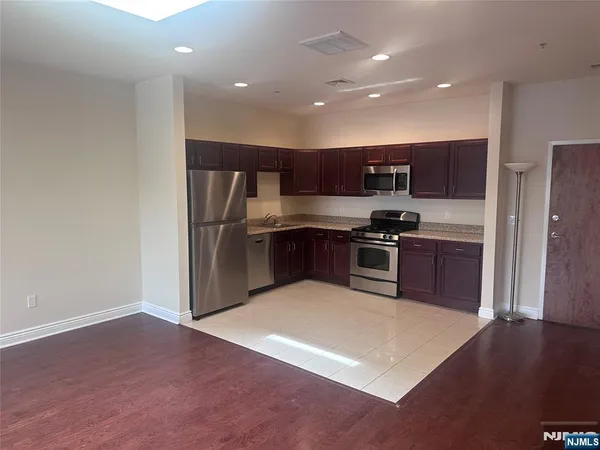 $2,900 | 45 Emerson Plaza West, Emerson, NJ 07630