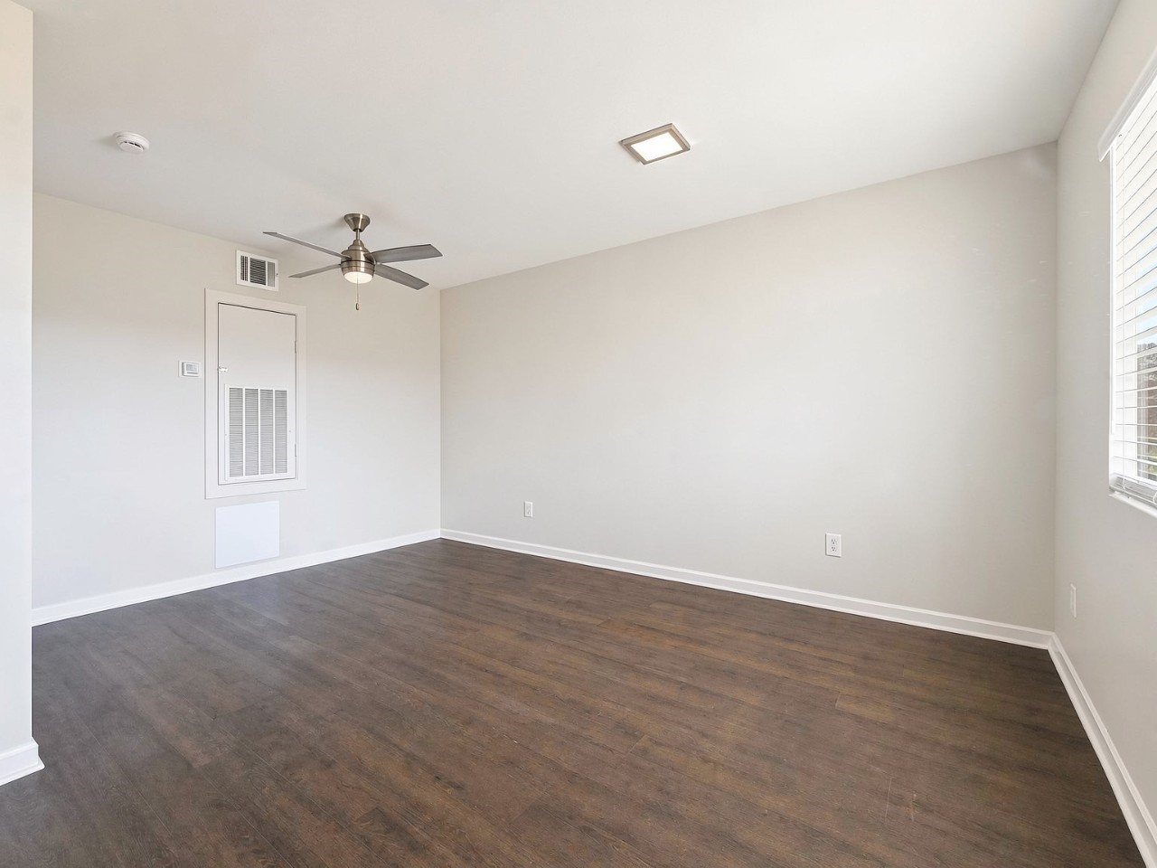 1824 Thonig Road, Unit 4 Houston, TX 77055 - Photo 5 of 21 Gallery Image 5