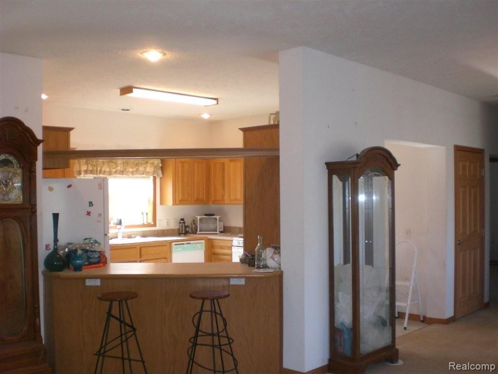 2570 West Drahner Road Oxford, MI 48371 - Photo 8 of 17 Snack Bar to Kitchen!