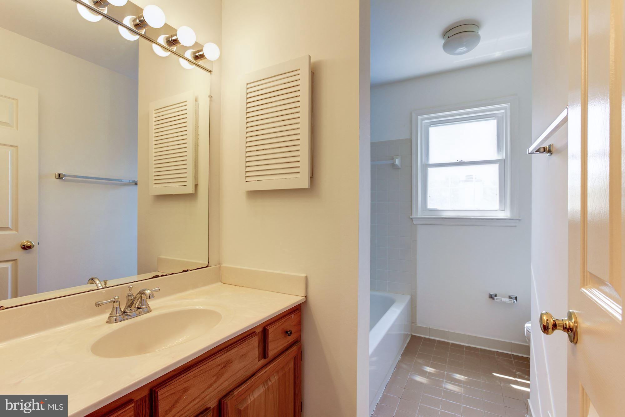 1813 Middlebridge Drive Silver Spring, MD 20906 - Photo 13 of 16 Bath