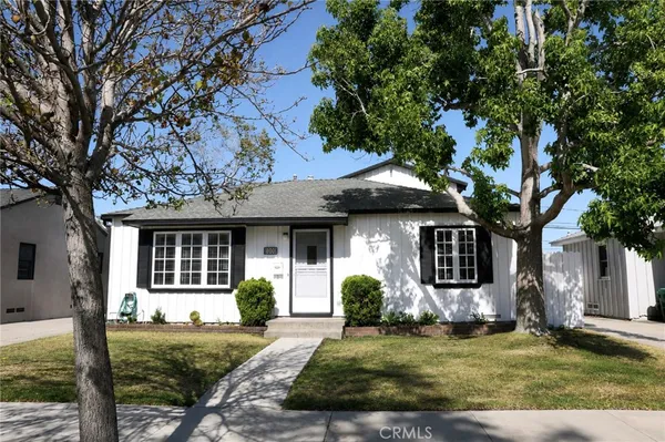 $2,999,000 | 2000 Harkness Street, Manhattan Beach, CA 90266