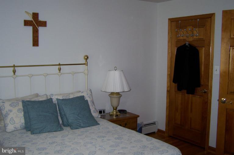 2005 Shore Drive Edgewater, MD 21037 - Photo 28 of 29 a bedroom with a bed and a lamp