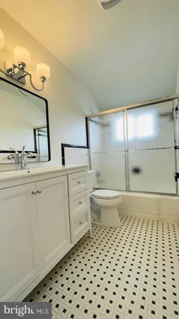 $2,550 | 5015 Wilkens Avenue, Halethorpe, MD 21227