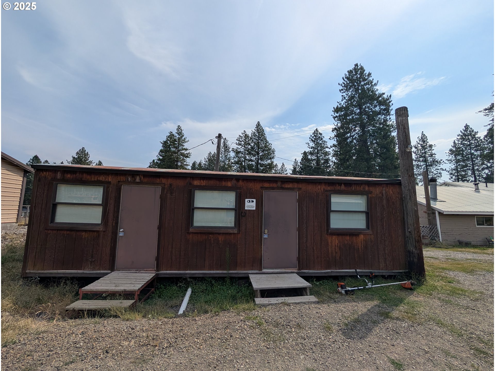 71168 Valley View Road Elgin, OR 97827 - Photo 22 of 32 a front view of a house with garden