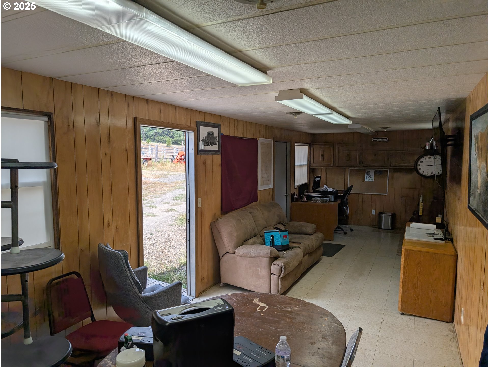71168 Valley View Road Elgin, OR 97827 - Photo 23 of 32 a living room with furniture and a window