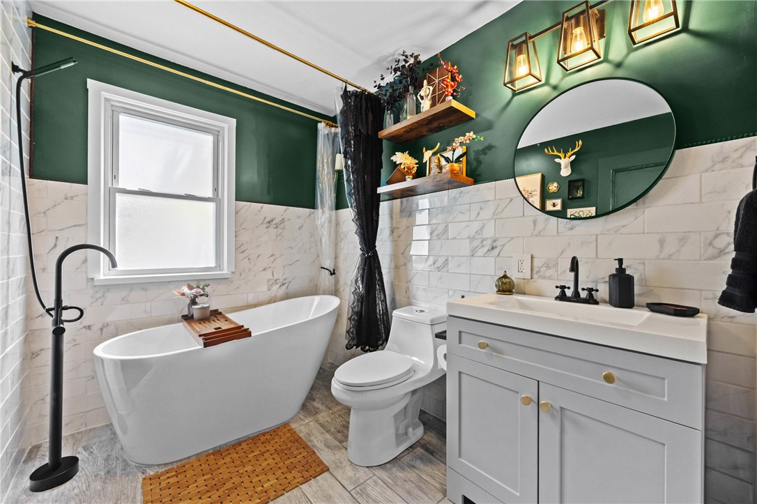 316 Laurelton Road Irondequoit, NY 14609 - Photo 4 of 42