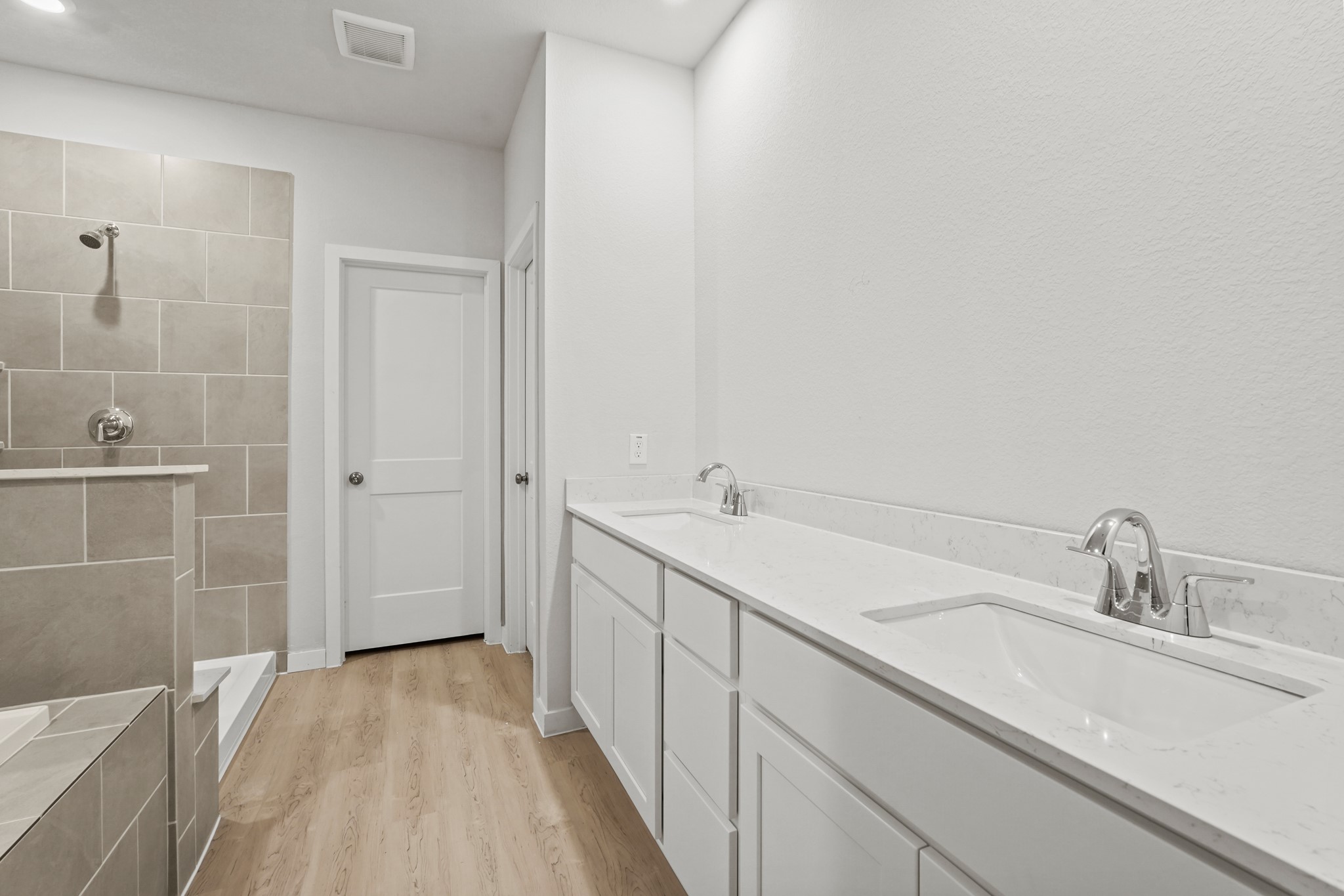 141 Byu Bnd Boulevard Angleton, TX 77515 - Photo 12 of 26 a bathroom with a sink and a mirror