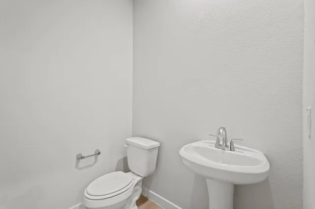 $349,900 | 141 Byu Bnd Boulevard, Angleton, TX 77515