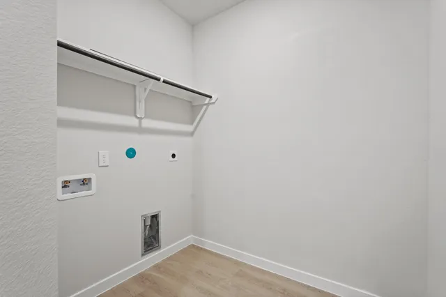 $349,900 | 141 Byu Bnd Boulevard, Angleton, TX 77515