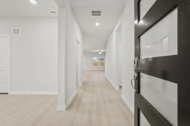 $349,900 | 141 Byu Bnd Boulevard, Angleton, TX 77515