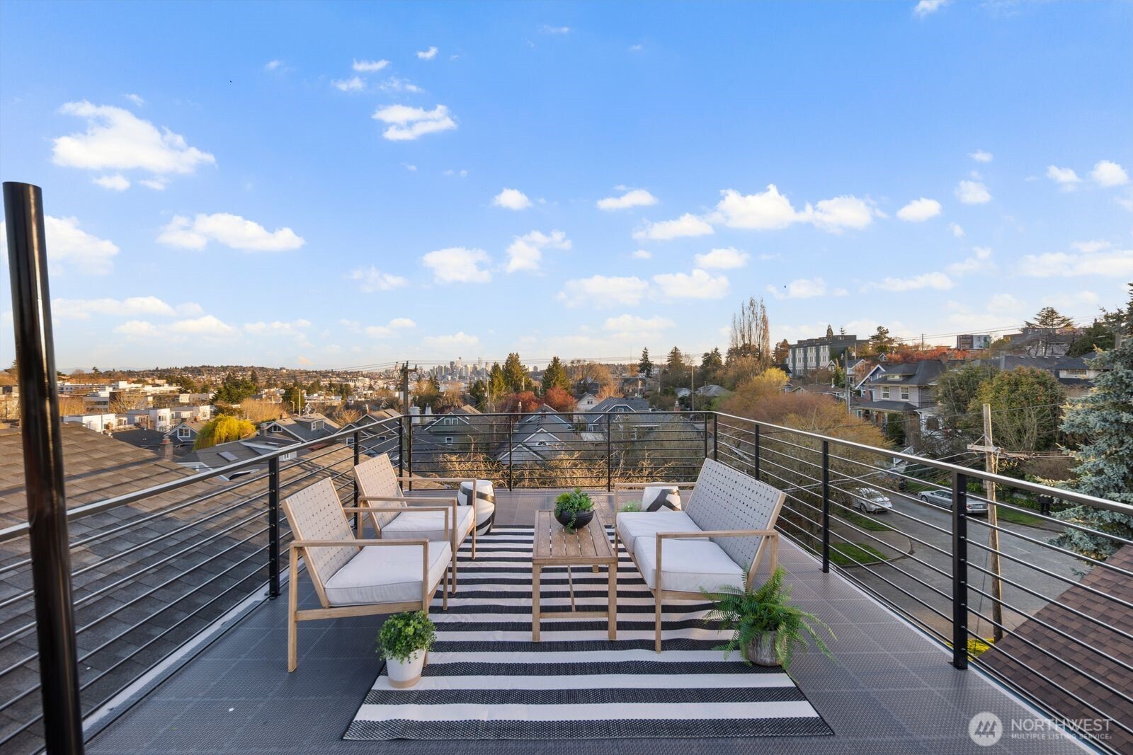 1004 North 48th Street, Unit B Seattle, WA 98103 - Photo 2 of 6