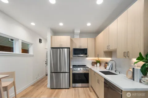 $725,000 | 1004 North 48th Street, Unit B, Seattle, WA 98103