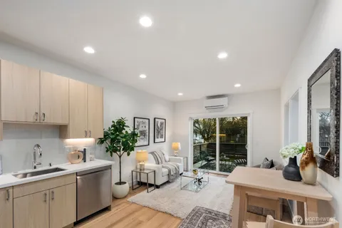 $725,000 | 1004 North 48th Street, Unit B, Seattle, WA 98103