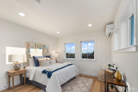$725,000 | 1004 North 48th Street, Unit B, Seattle, WA 98103
