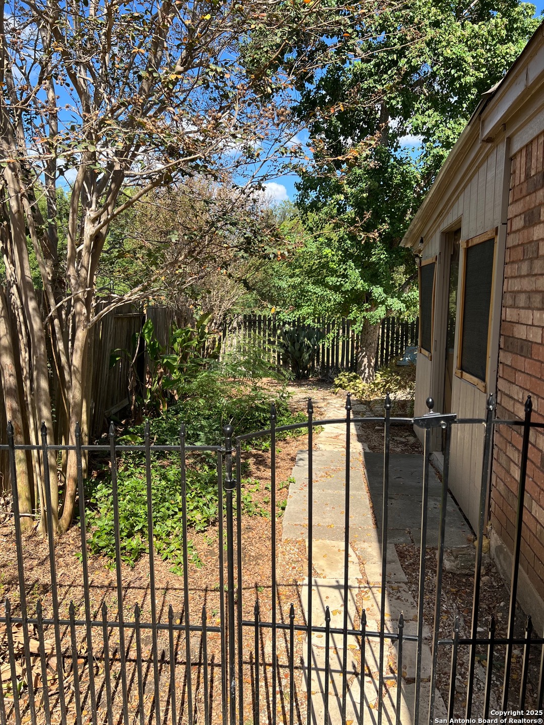 10518 Mustang Ridge Converse, TX 78109 - Photo 13 of 16