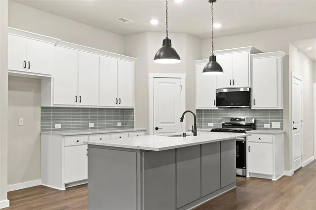 $360,900 | 7247 Sauvignon Way, Grand Prairie, TX 75054