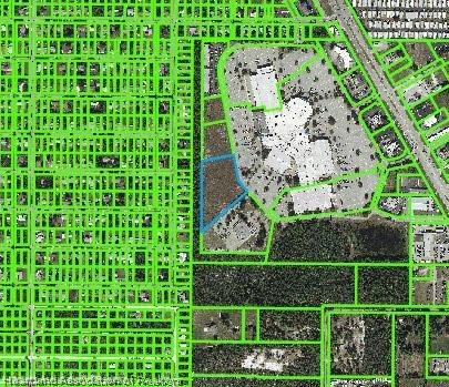 839 Mall Ring Road Sebring, FL 33870 - Photo 1 of 1 a view of a garden