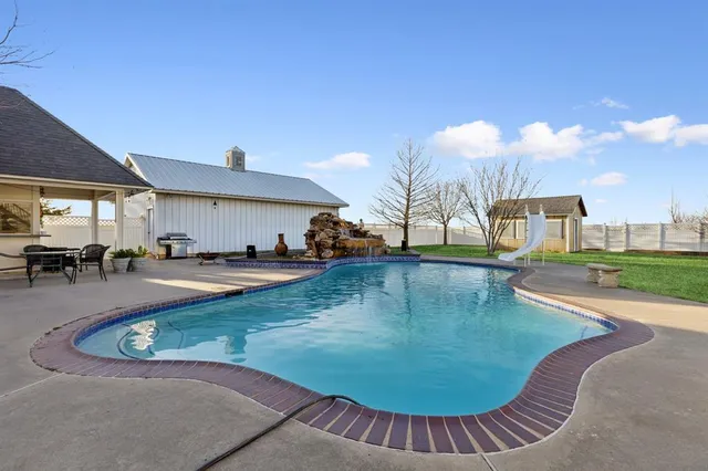 $1,999,000 | 609 Farm To Market Road 1306, Gainesville, TX 76240