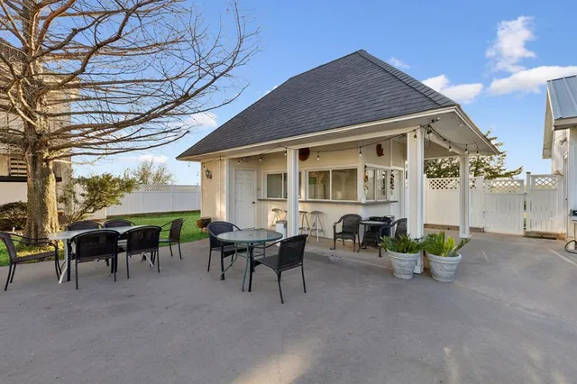 $1,999,000 | 609 Farm To Market Road 1306, Gainesville, TX 76240