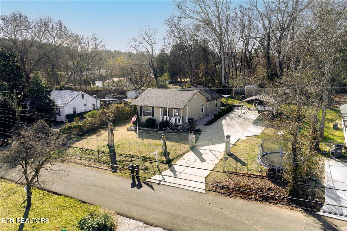 2201 Paris Road Knoxville, TN 37912 - Photo 1 of 36 2-2