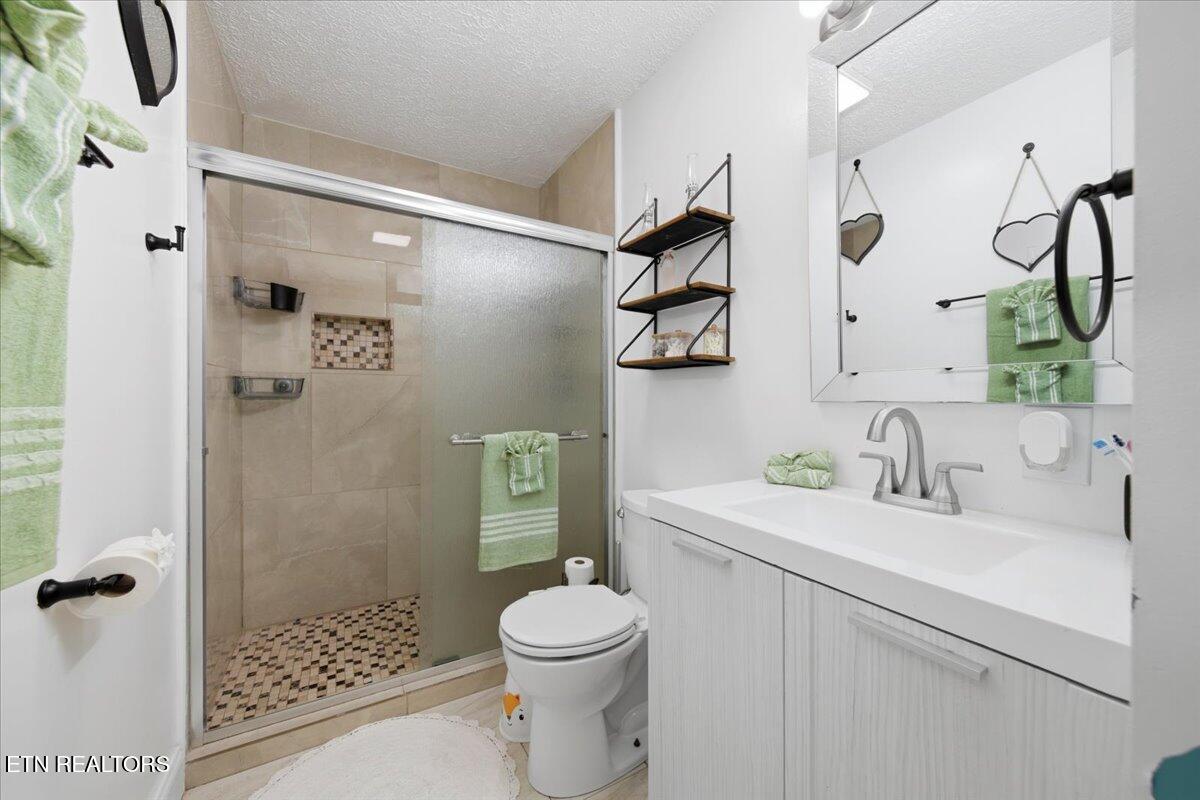 2201 Paris Road Knoxville, TN 37912 - Photo 13 of 36 10-IMG_2704