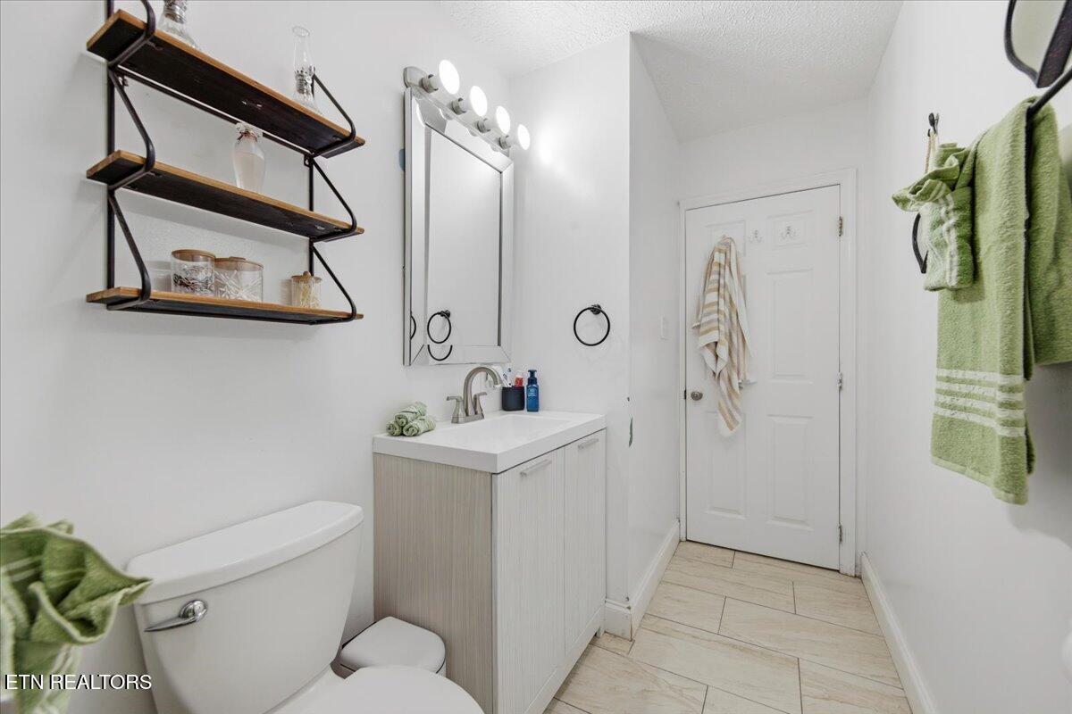 2201 Paris Road Knoxville, TN 37912 - Photo 14 of 36 11-IMG_2709