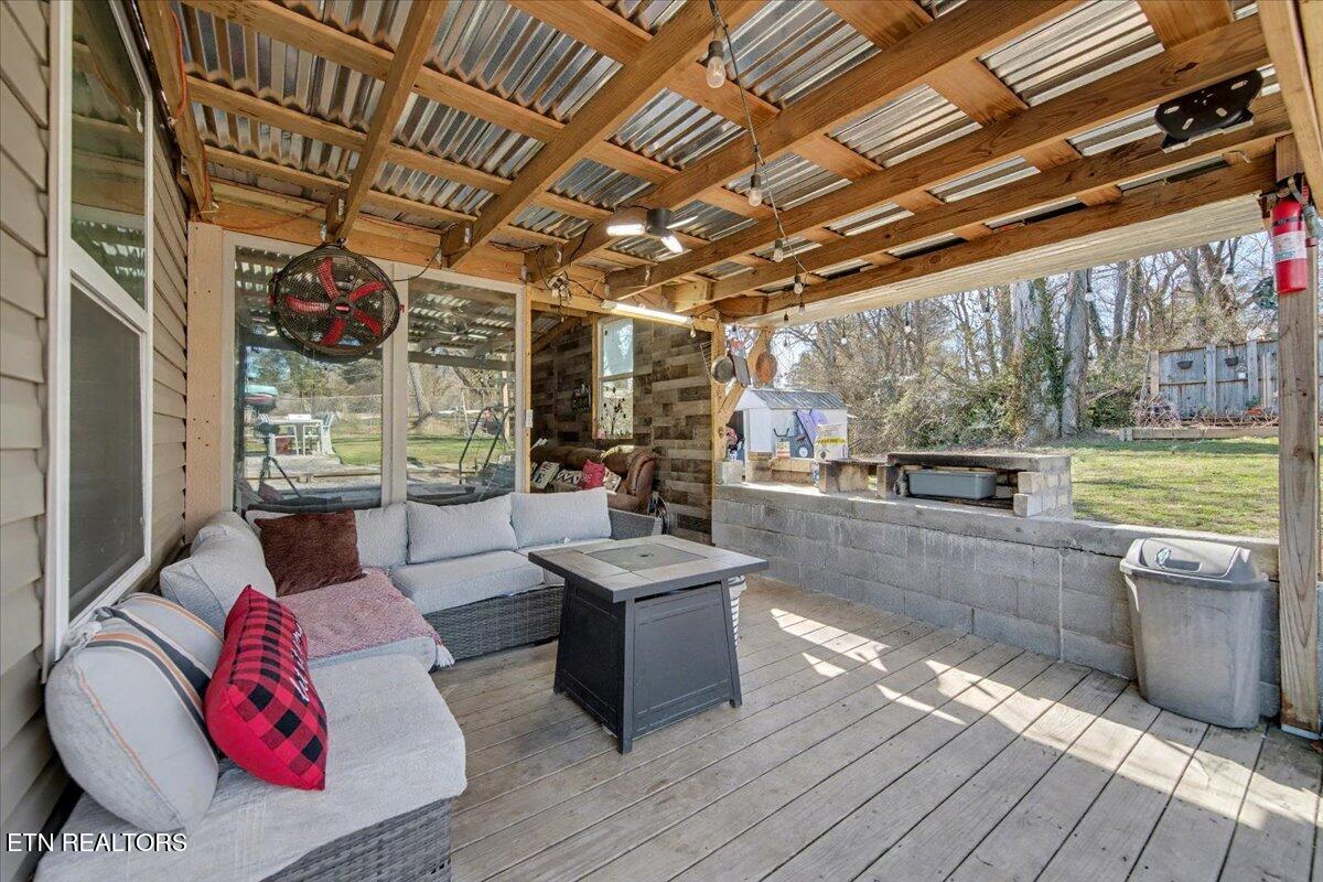 2201 Paris Road Knoxville, TN 37912 - Photo 31 of 36 32-IMG_2850