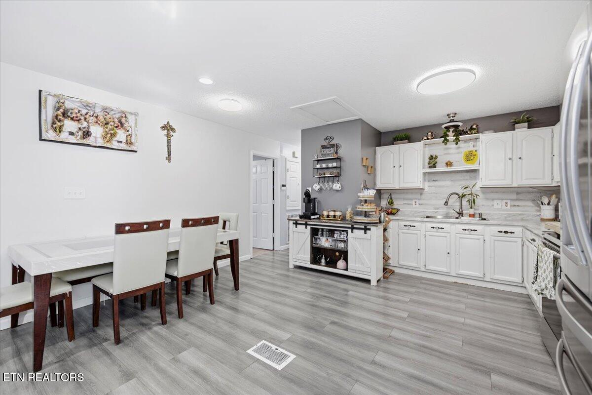 2201 Paris Road Knoxville, TN 37912 - Photo 5 of 36 17-IMG_2744