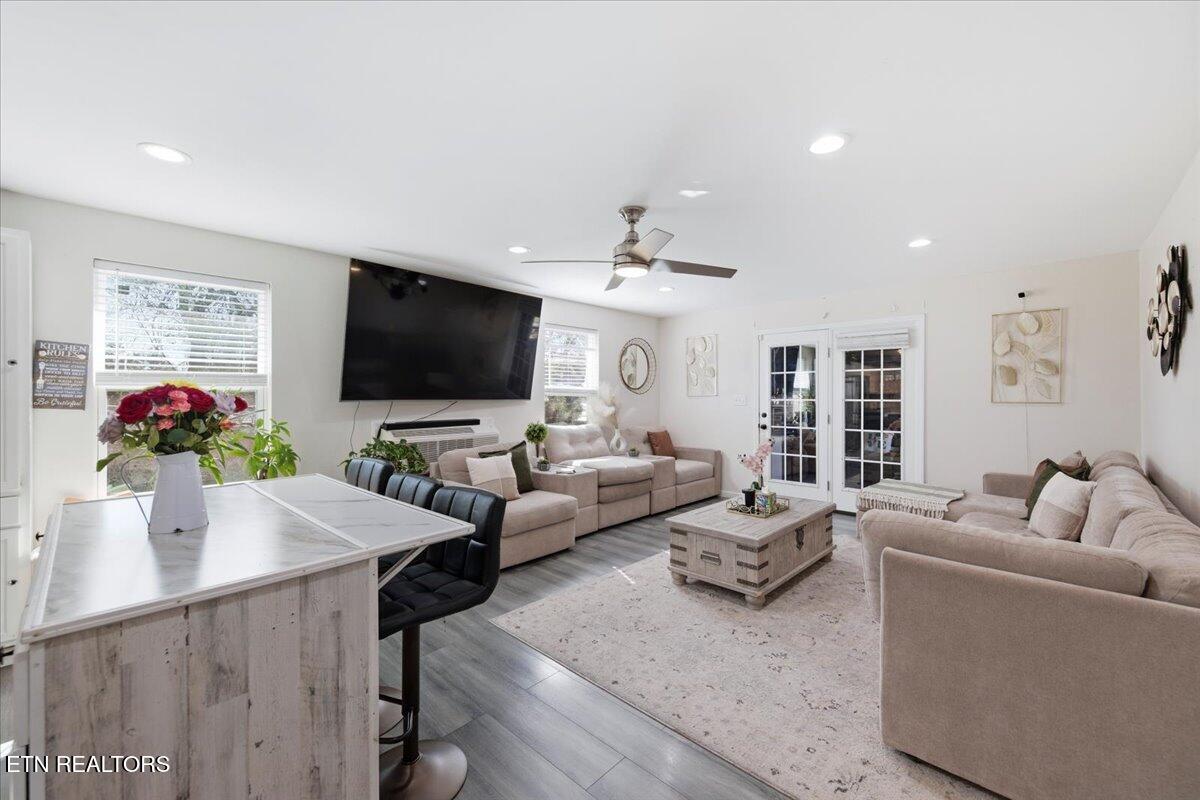 2201 Paris Road Knoxville, TN 37912 - Photo 9 of 36 20-IMG_2774