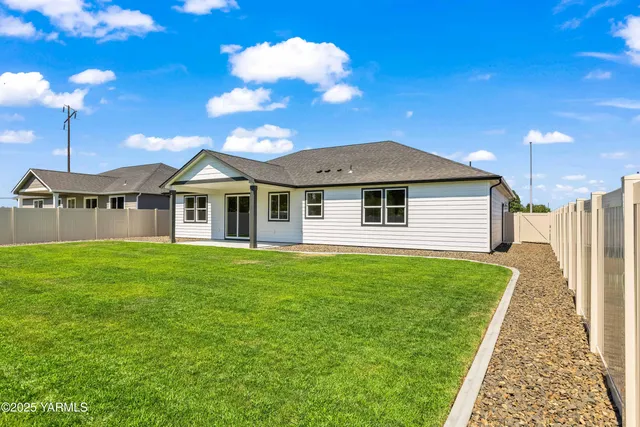 a view of a house with a backyard