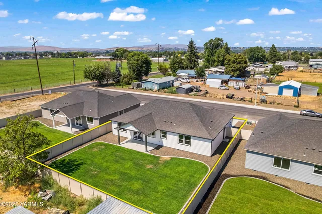 a view of a swimming pool and a back yard