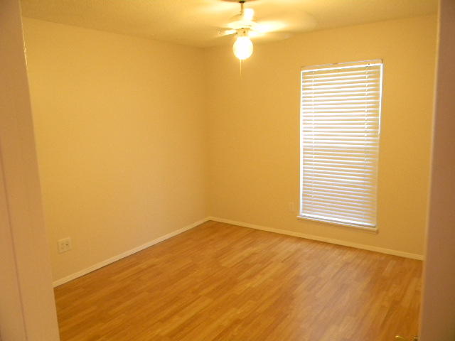 2844 Old Mill Way Crestview, FL 32539 - Photo 19 of 49 a view of a room that has a window in it