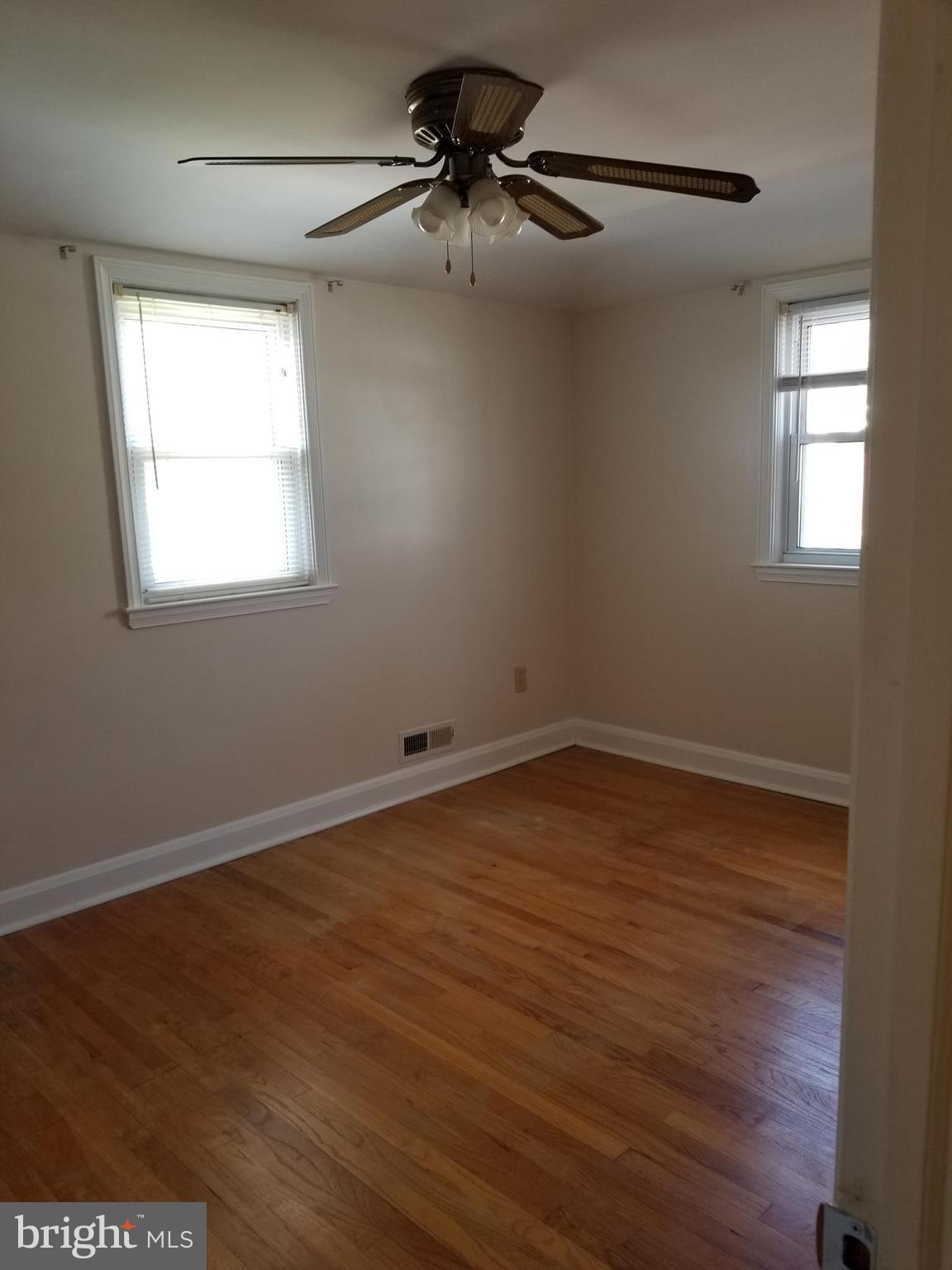 920 Courtney Road Baltimore, MD 21227 - Photo 6 of 21 Windows and sun everywhere!