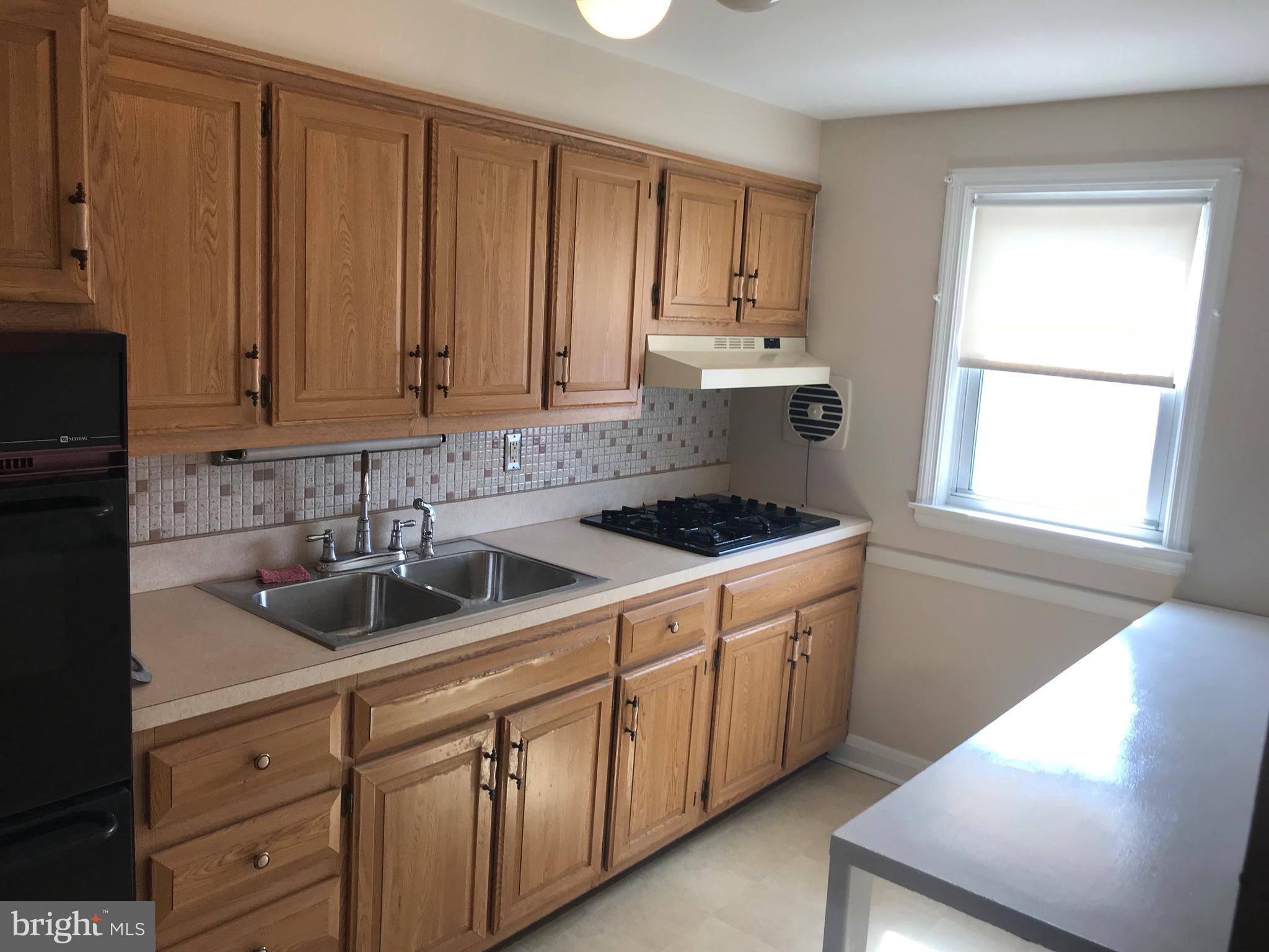 920 Courtney Road Baltimore, MD 21227 - Photo 8 of 21 Kitchen