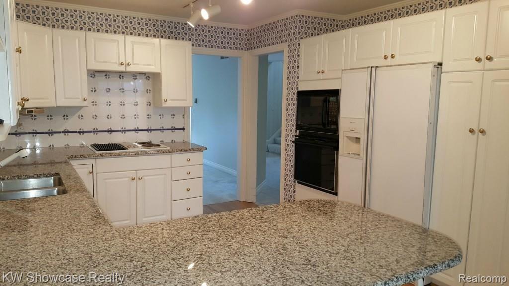 4981 Bloomfield Ridge, Unit 6 Bloomfield Hills, MI 48302 - Photo 9 of 22