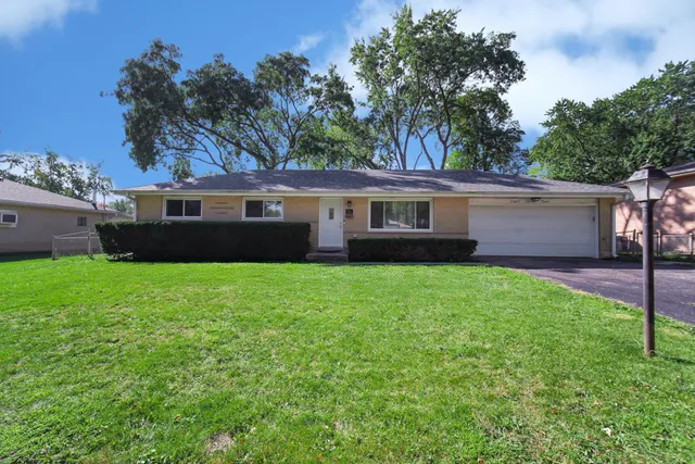 $2,950 | 879 East Holly Way, Palatine, IL 60074