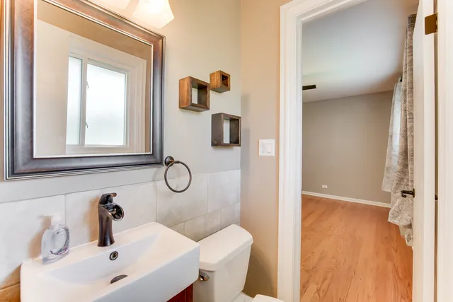 $2,950 | 879 East Holly Way, Palatine, IL 60074